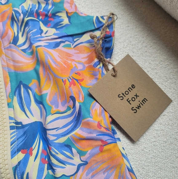 STONE FOX‎ SWIM, Rafa One Piece Swimsuit, Tropical Lily Print, Size Small, NWT! - Picture 9 of 11